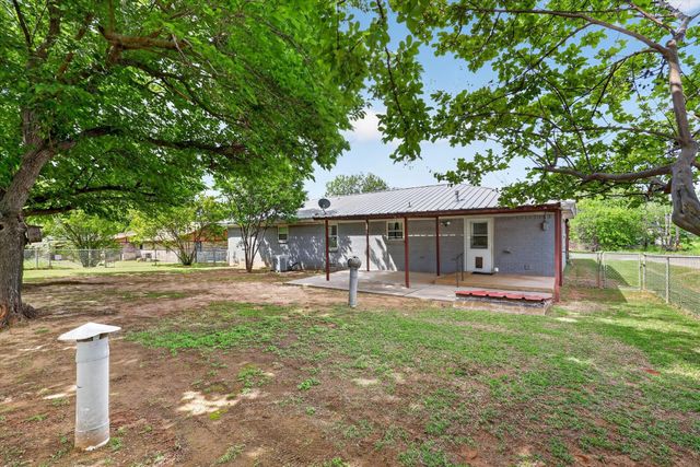 624 N Avenue A, Springtown, TX 76082