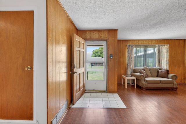 624 N Avenue A, Springtown, TX 76082