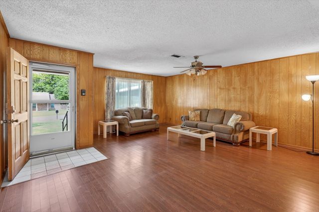 624 N Avenue A, Springtown, TX 76082