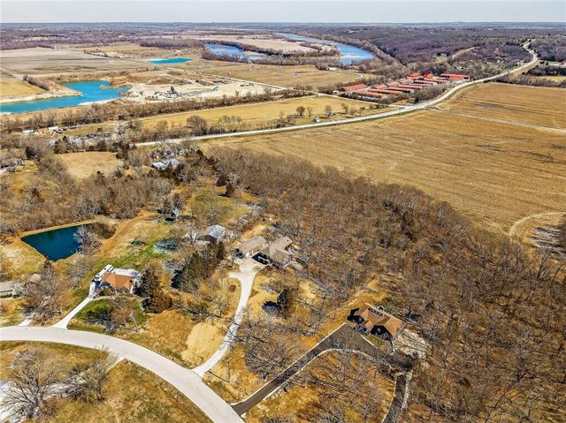 30030 W 84th Street, De Soto, KS 66018