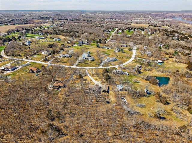 30030 W 84th Street, De Soto, KS 66018