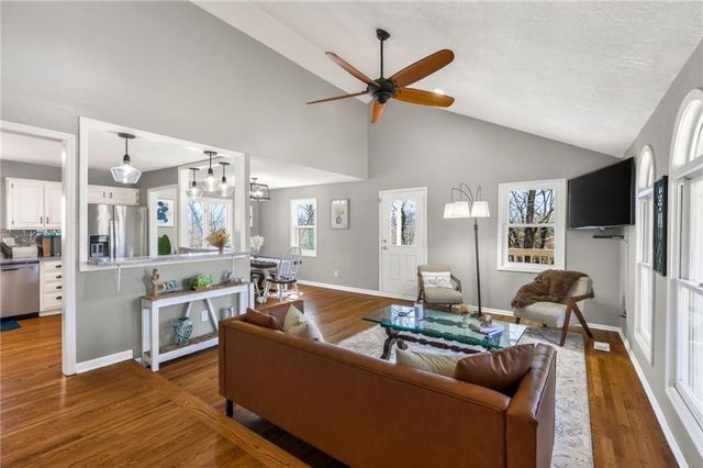 30030 W 84th Street, De Soto, KS 66018