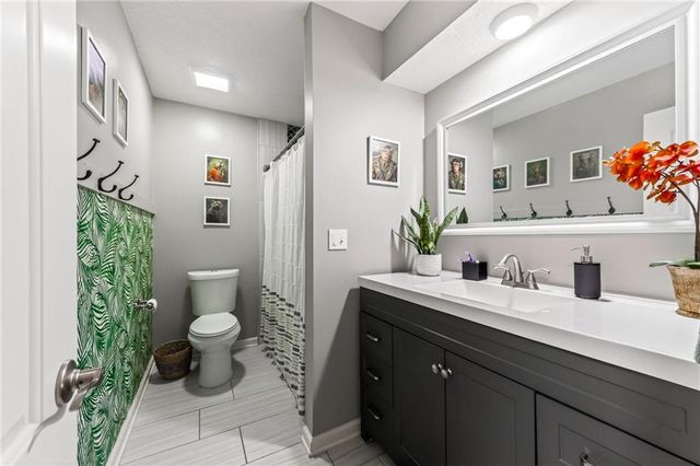 30030 W 84th Street, De Soto, KS 66018