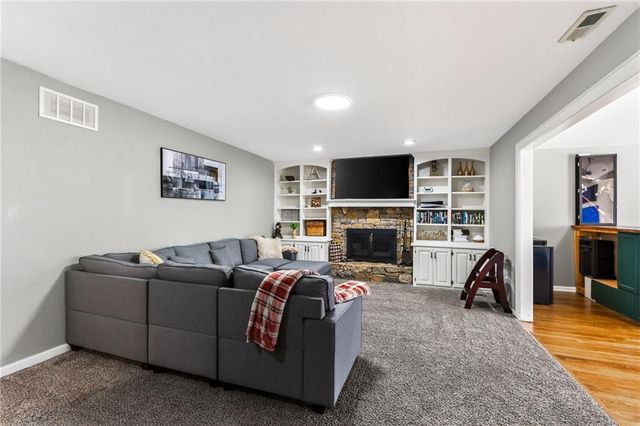 30030 W 84th Street, De Soto, KS 66018