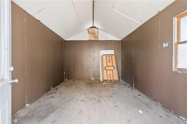 30030 W 84th Street, De Soto, KS 66018