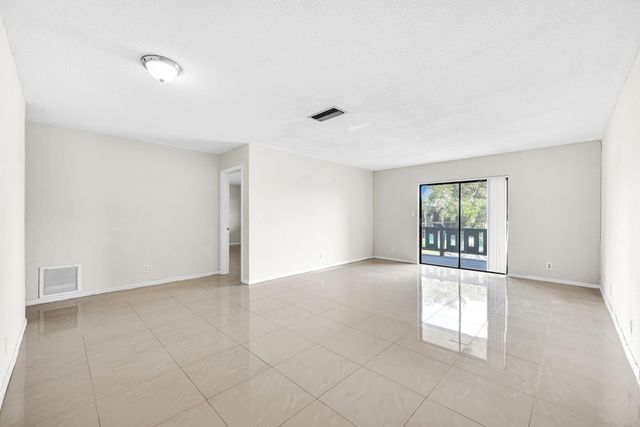 5900 NW 17th Pl 215, Sunrise, FL 33313