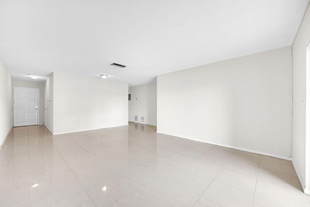 5900 NW 17th Pl 215, Sunrise, FL 33313