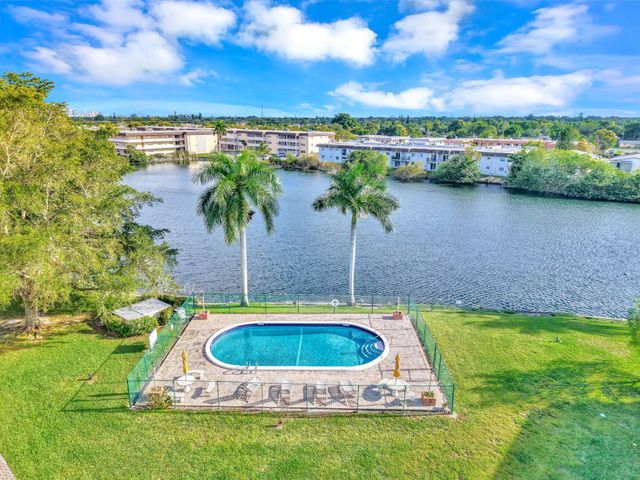 5900 NW 17th Pl 215, Sunrise, FL 33313