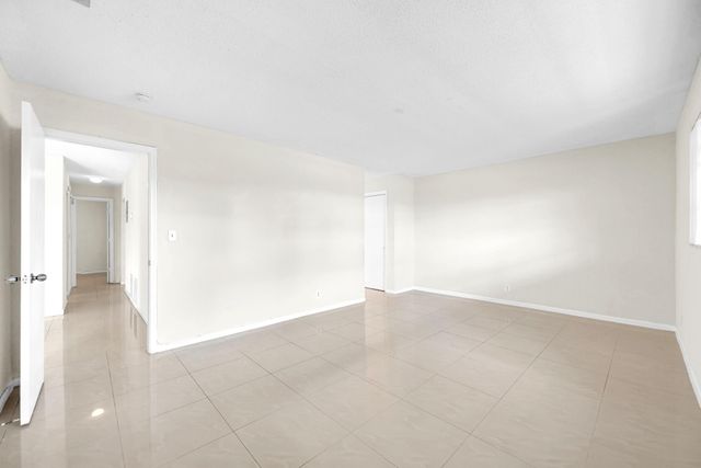 5900 NW 17th Pl 215, Sunrise, FL 33313