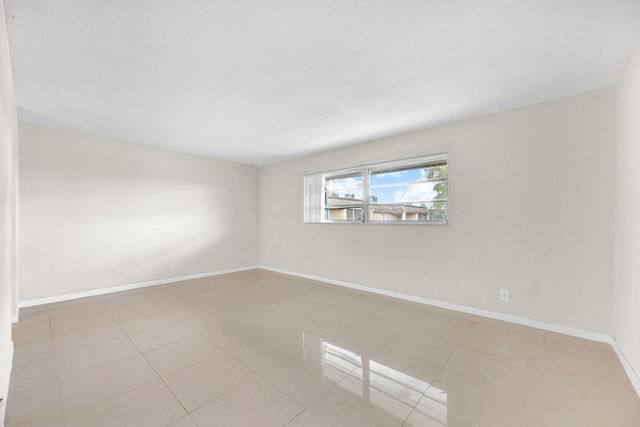 5900 NW 17th Pl 215, Sunrise, FL 33313