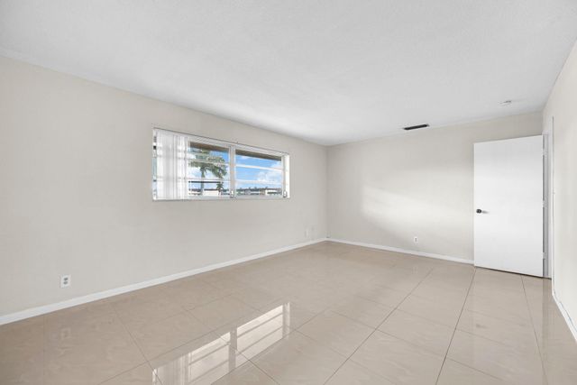 5900 NW 17th Pl 215, Sunrise, FL 33313