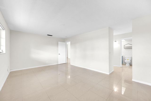 5900 NW 17th Pl 215, Sunrise, FL 33313