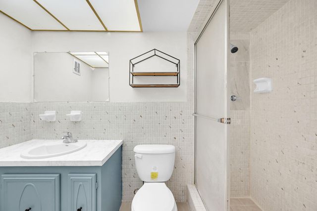 5900 NW 17th Pl 215, Sunrise, FL 33313