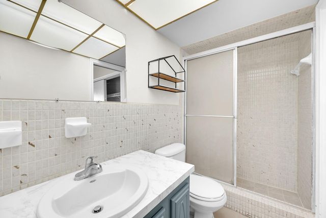 5900 NW 17th Pl 215, Sunrise, FL 33313