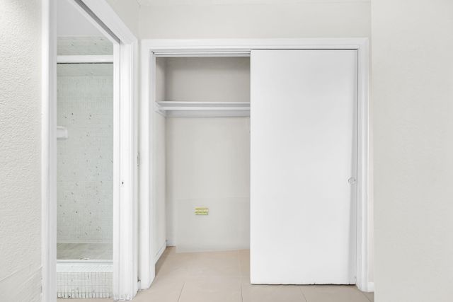 5900 NW 17th Pl 215, Sunrise, FL 33313