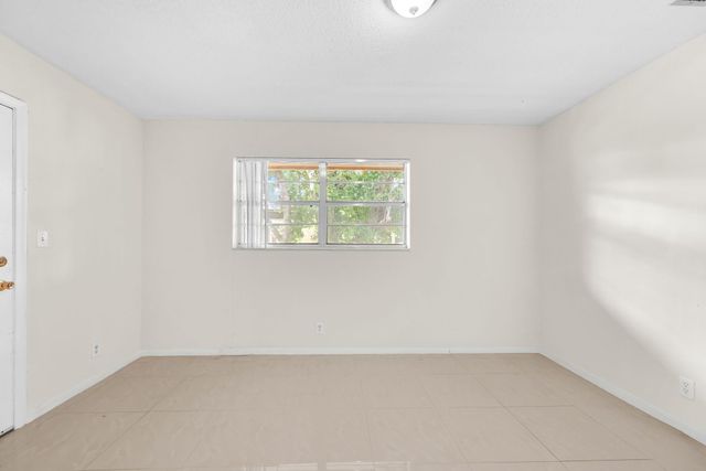 5900 NW 17th Pl 215, Sunrise, FL 33313