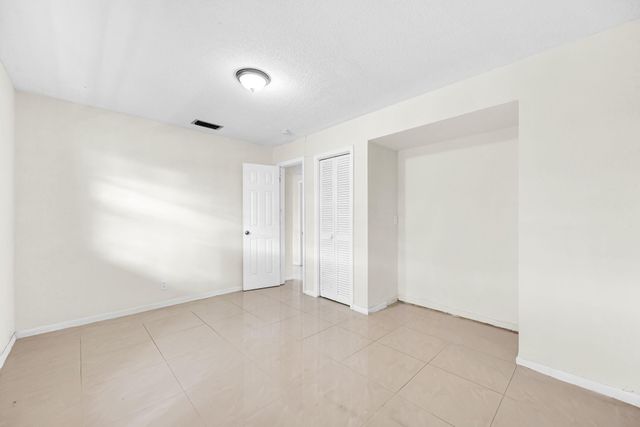 5900 NW 17th Pl 215, Sunrise, FL 33313