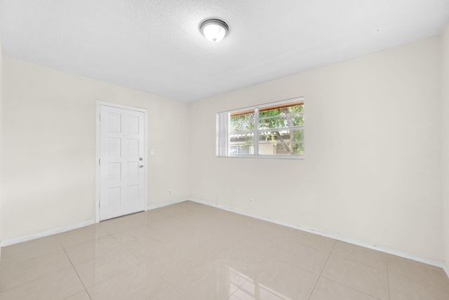 5900 NW 17th Pl 215, Sunrise, FL 33313