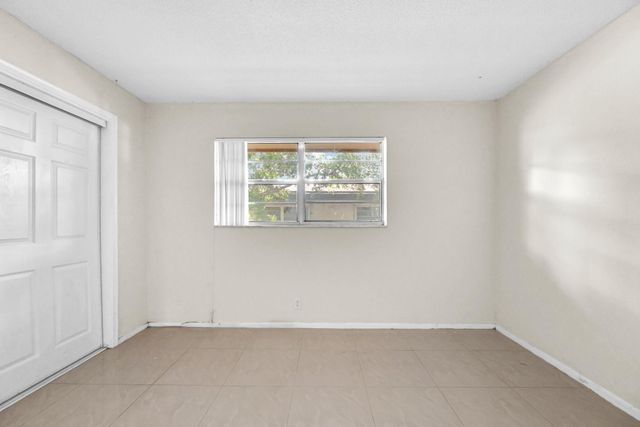 5900 NW 17th Pl 215, Sunrise, FL 33313