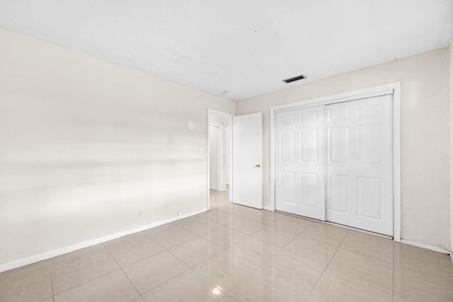 5900 NW 17th Pl 215, Sunrise, FL 33313