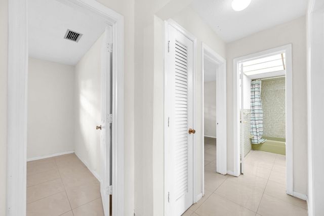 5900 NW 17th Pl 215, Sunrise, FL 33313