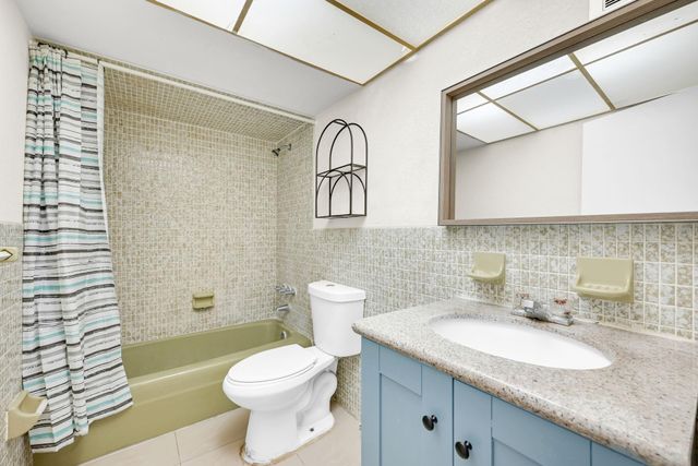 5900 NW 17th Pl 215, Sunrise, FL 33313