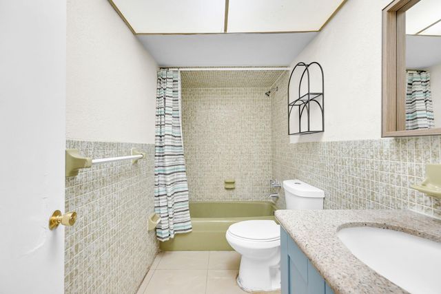 5900 NW 17th Pl 215, Sunrise, FL 33313