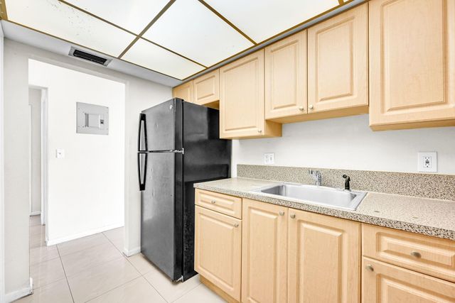 5900 NW 17th Pl 215, Sunrise, FL 33313