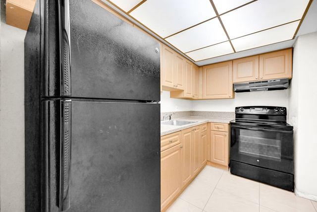 5900 NW 17th Pl 215, Sunrise, FL 33313