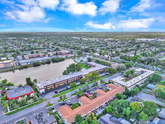 5900 NW 17th Pl 215, Sunrise, FL 33313