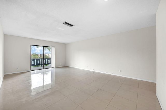 5900 NW 17th Pl 215, Sunrise, FL 33313