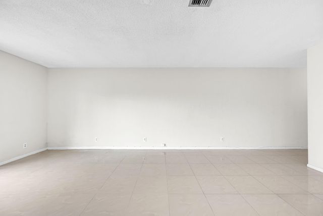 5900 NW 17th Pl 215, Sunrise, FL 33313