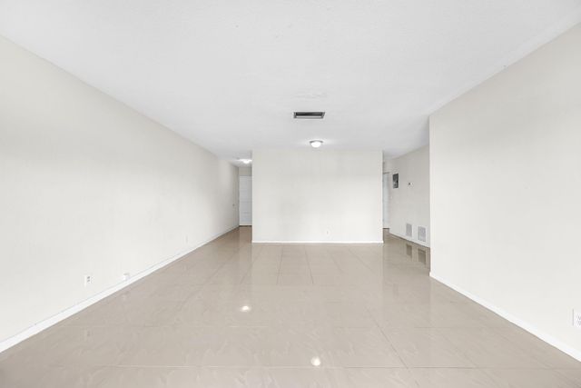 5900 NW 17th Pl 215, Sunrise, FL 33313