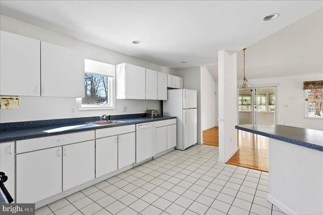 129 YEOMAN ROAD, Manahawkin, NJ 08050