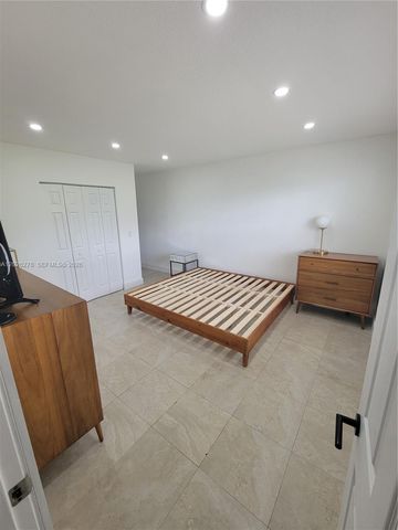 1052 SW 79th Ave ., Miami, FL 33144