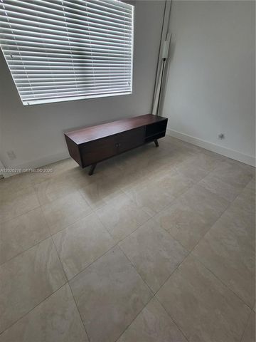 1052 SW 79th Ave ., Miami, FL 33144