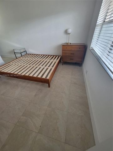 1052 SW 79th Ave ., Miami, FL 33144