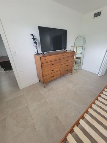 1052 SW 79th Ave ., Miami, FL 33144