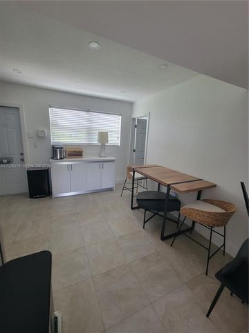 1052 SW 79th Ave ., Miami, FL 33144