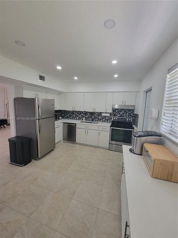 1052 SW 79th Ave ., Miami, FL 33144
