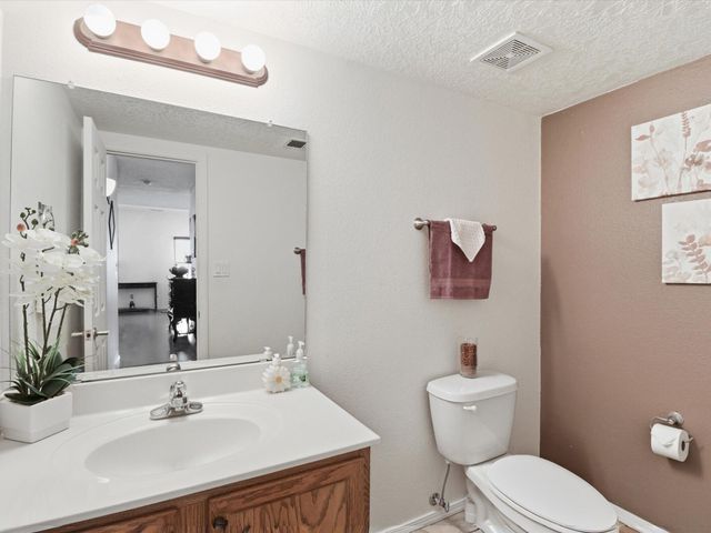 3032 Cochiti Street NE, Rio Rancho, NM 87144