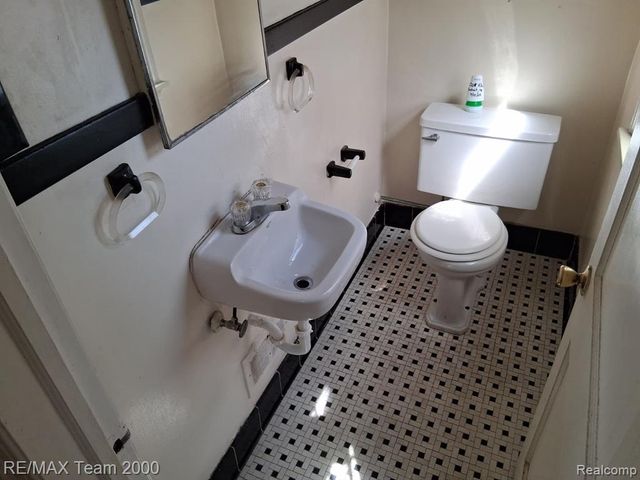 5228 Hillcrest Street, Detroit, MI 48236