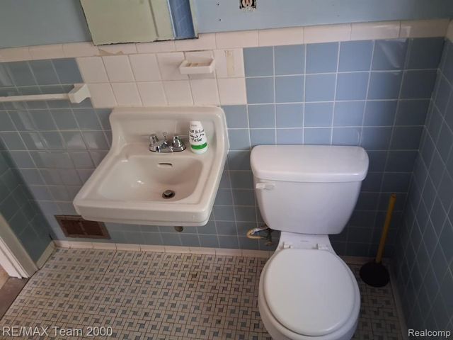 5228 Hillcrest Street, Detroit, MI 48236