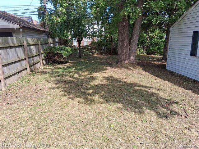 5228 Hillcrest Street, Detroit, MI 48236