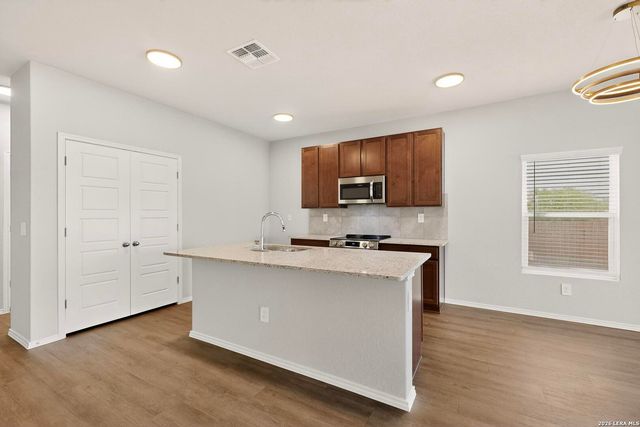 3038 LAGUNA CLFS, Converse, TX 78109