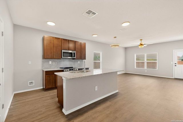 3038 LAGUNA CLFS, Converse, TX 78109