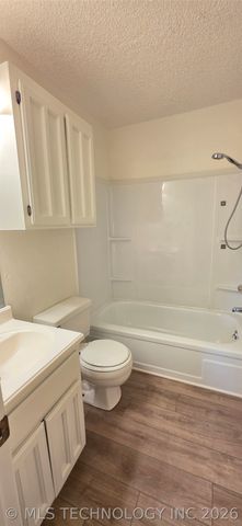 13621 S 285th East Avenue, Coweta, OK 74429
