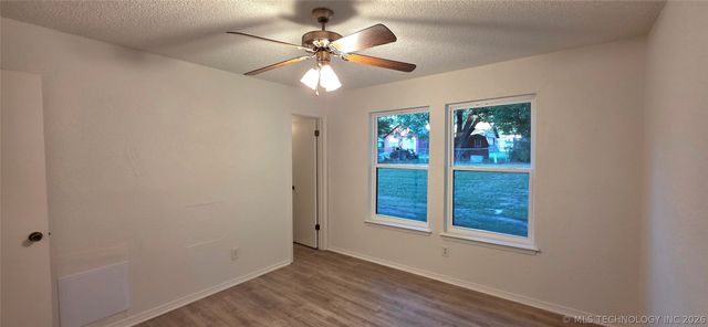 13621 S 285th East Avenue, Coweta, OK 74429