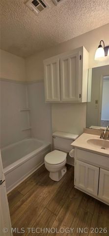 13621 S 285th East Avenue, Coweta, OK 74429