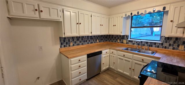 13621 S 285th East Avenue, Coweta, OK 74429